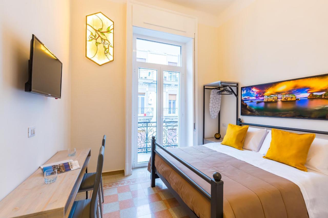 Central Station Apartments & Suites เนเปิลส์ ภายนอก รูปภาพ