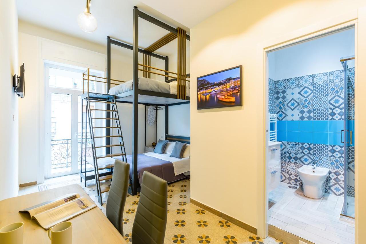 Central Station Apartments & Suites เนเปิลส์ ภายนอก รูปภาพ