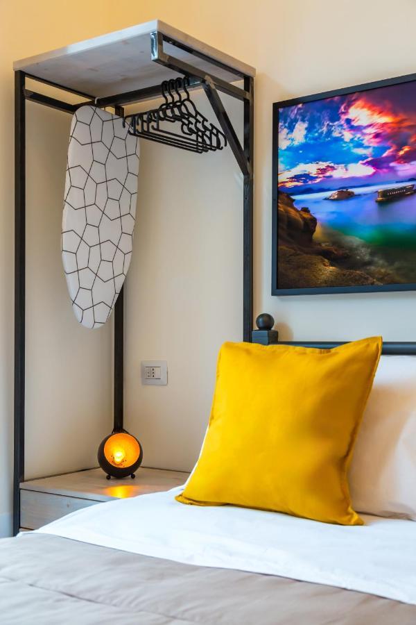 Central Station Apartments & Suites เนเปิลส์ ภายนอก รูปภาพ