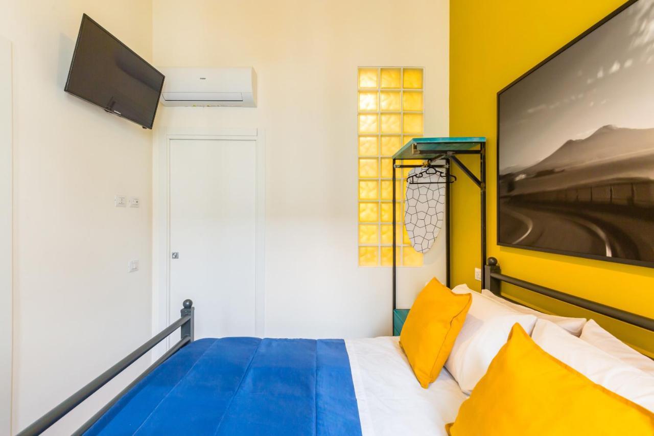 Central Station Apartments & Suites เนเปิลส์ ภายนอก รูปภาพ