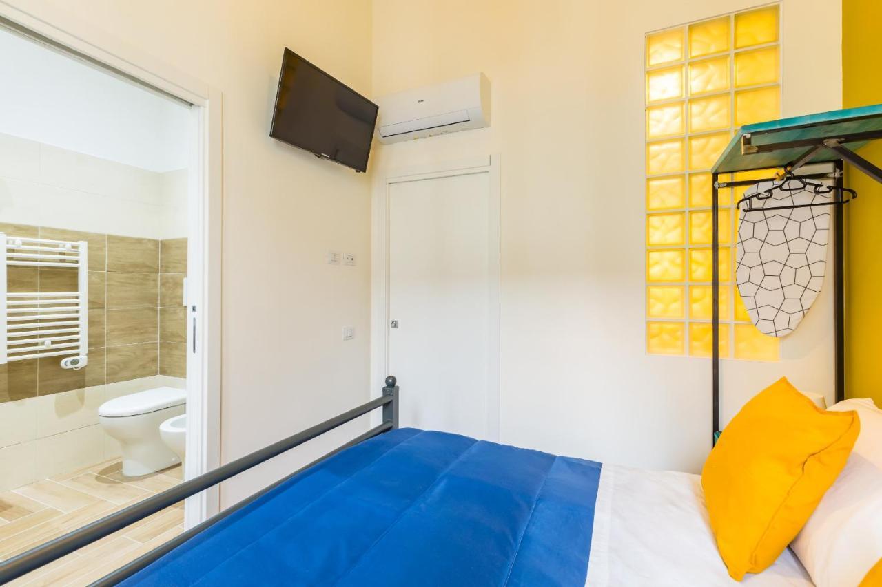 Central Station Apartments & Suites เนเปิลส์ ภายนอก รูปภาพ