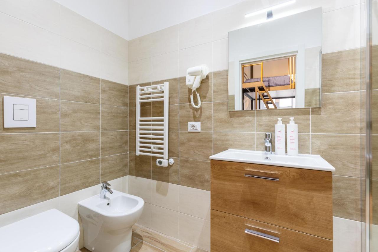 Central Station Apartments & Suites เนเปิลส์ ภายนอก รูปภาพ